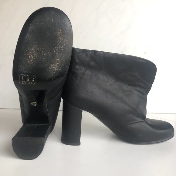Black Leather Ankle boots - Picture 15 of 16
